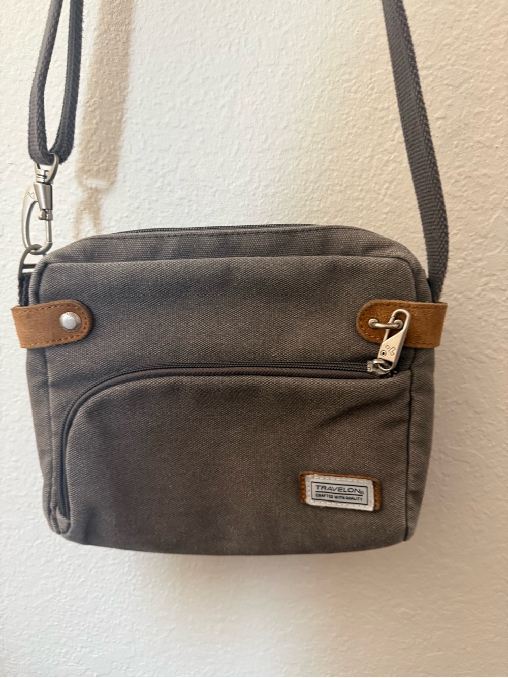 Travelon Anti-Theft Heritage Crossbody in Pewter